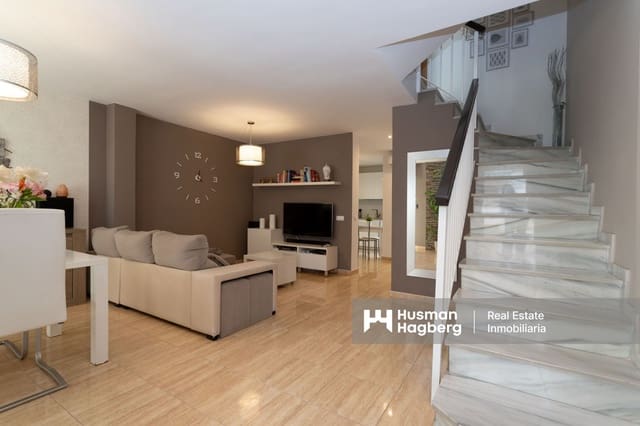 4 slaapkamer Huis te koop in Urbanización Santa Rosa, Torrox met zwembad - € 399.000 (Ref: 9653189)