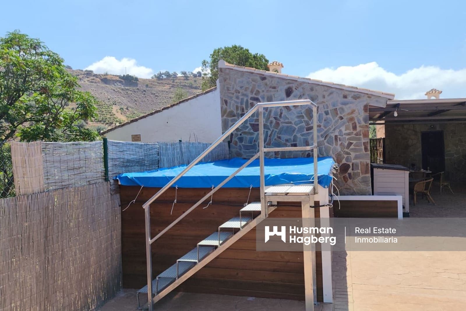Chalet de 1 habitación en Sayalonga en venta con piscina - 340.000 € (Ref: 9656710)