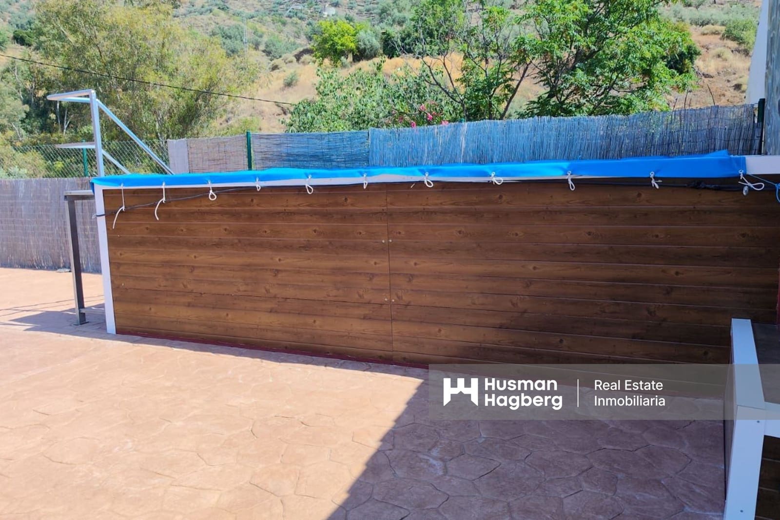 Chalet de 1 habitación en Sayalonga en venta con piscina - 340.000 € (Ref: 9656710)