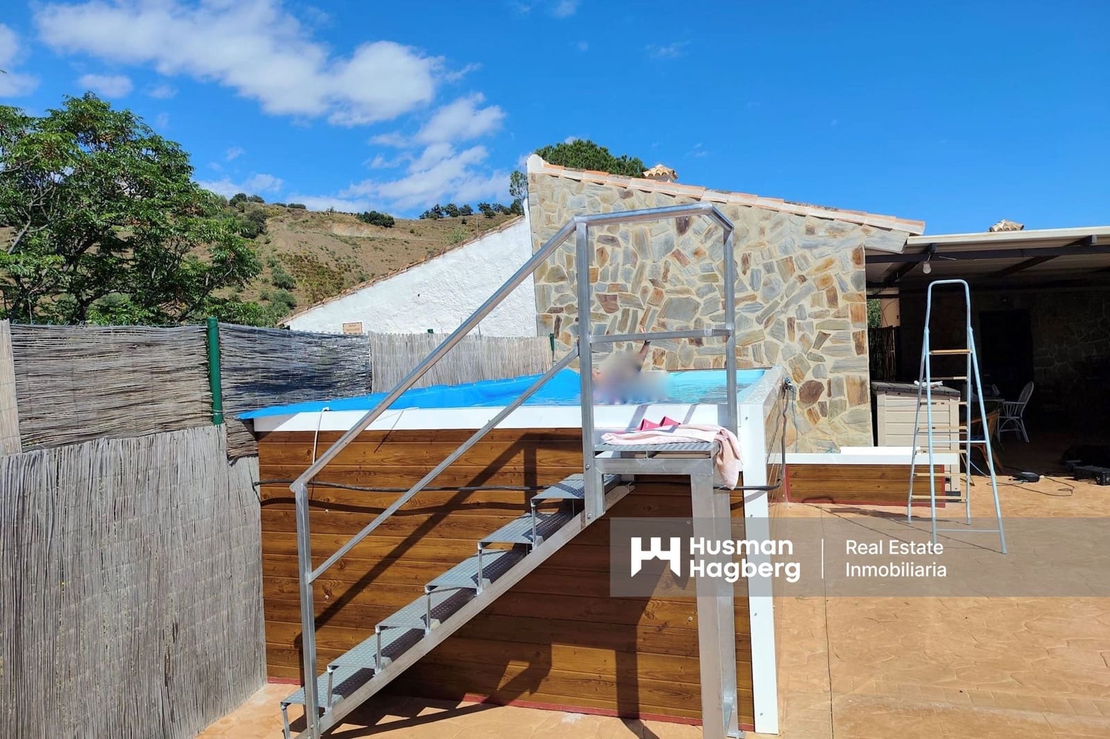 Chalet de 1 habitación en Sayalonga en venta con piscina - 340.000 € (Ref: 9656710)