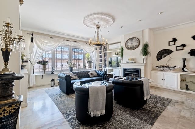 5 makuuhuone Huvila myytävänä paikassa Centro Internacional, Torrox mukana uima-altaan - 1 400 000 € (Ref: 9720460)