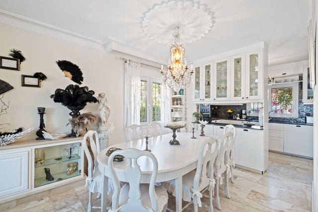 5 makuuhuone Huvila myytävänä paikassa Centro Internacional, Torrox mukana uima-altaan - 1 400 000 € (Ref: 9720460)