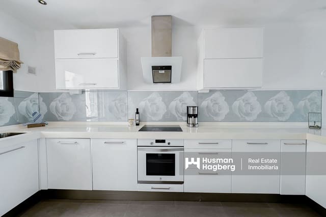 Casa de 2 habitaciones en Capistrano, Nerja en venta con piscina - 449.000 € (Ref: 9784298)