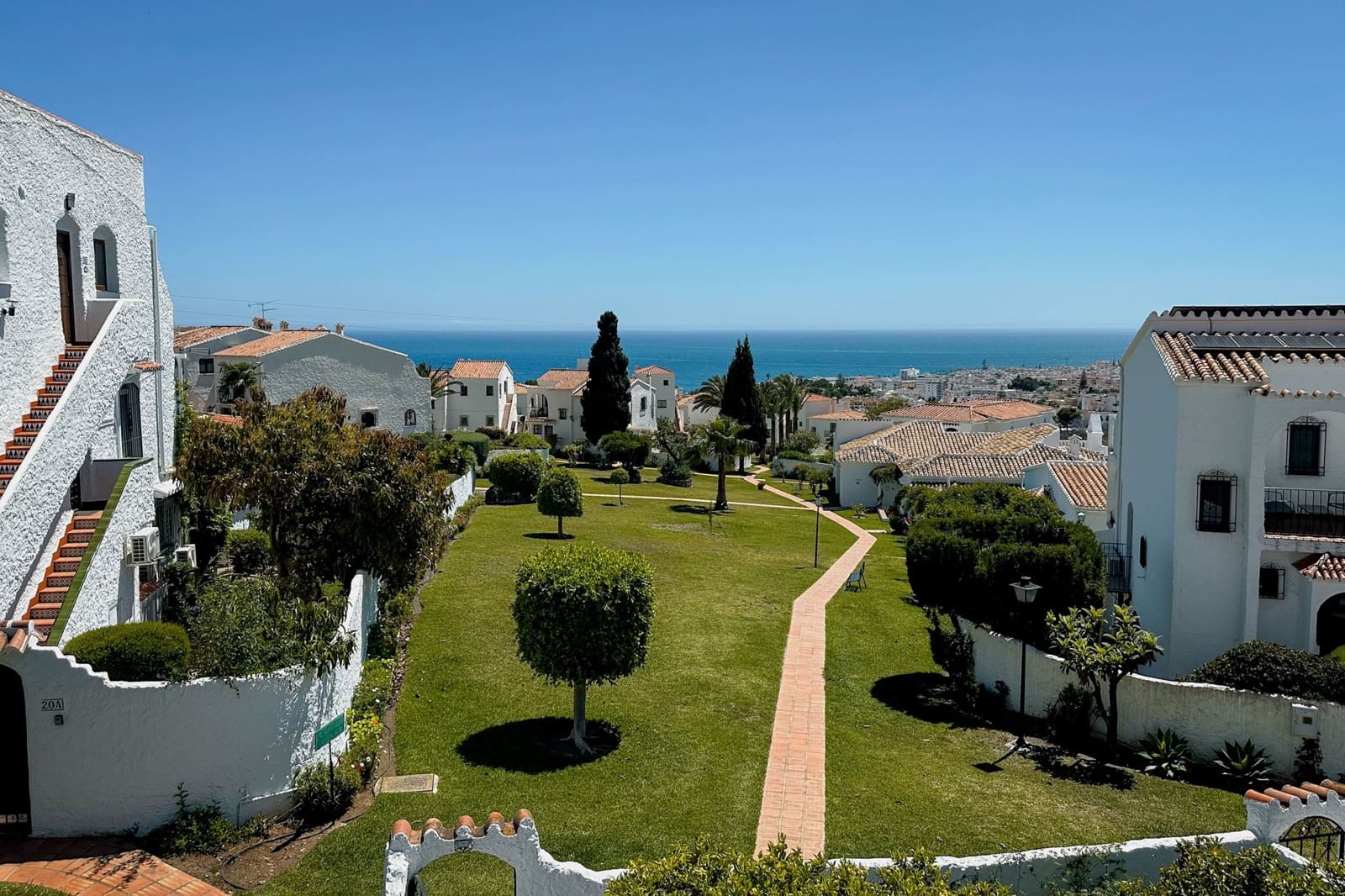 4 bedroom Townhouse for sale in Nerja with pool - € 525,000 (Ref: 9841727)