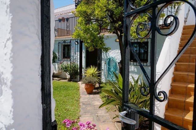4 sypialnia Dom na sprzedaż w Capistrano, Nerja z basenem - 525 000 € (Ref: 9841727)