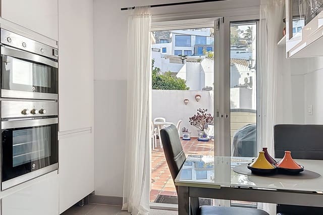 3 chambre Villa/Maison à vendre à Chaparil - Torrecilla - Punta Lara, Nerja avec piscine - 599 000 € (Ref: 9895154)