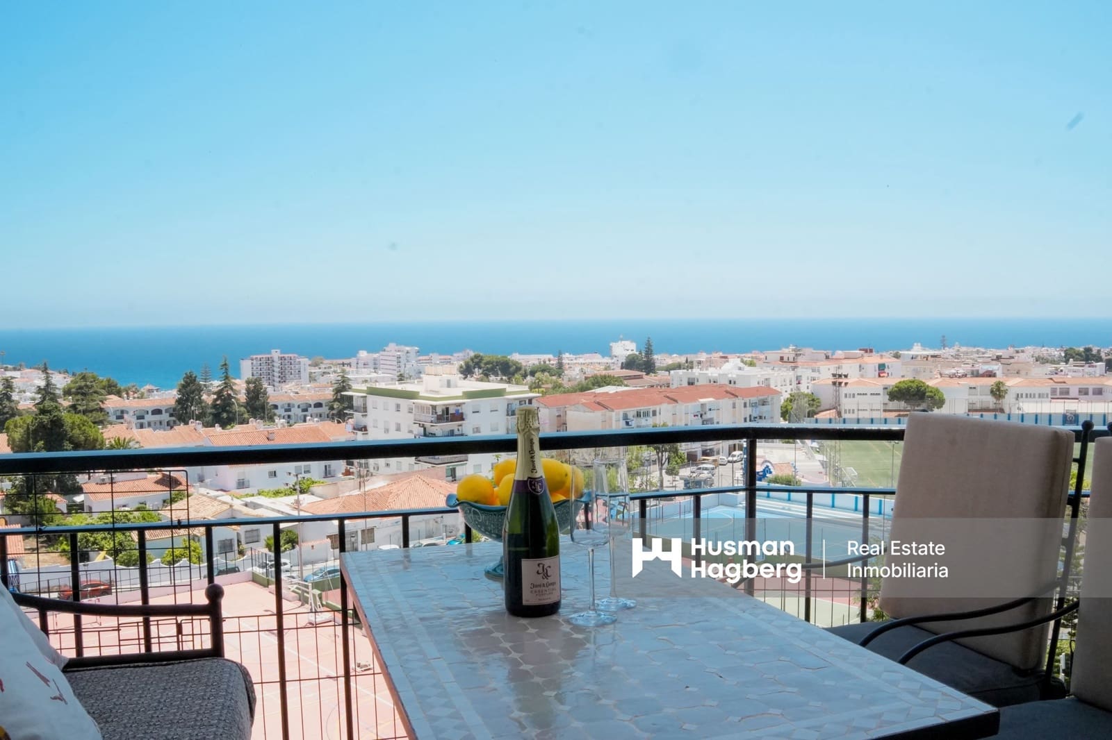 2 bedroom Apartment for sale in Nerja with pool - € 339,000 (Ref: 9902460)