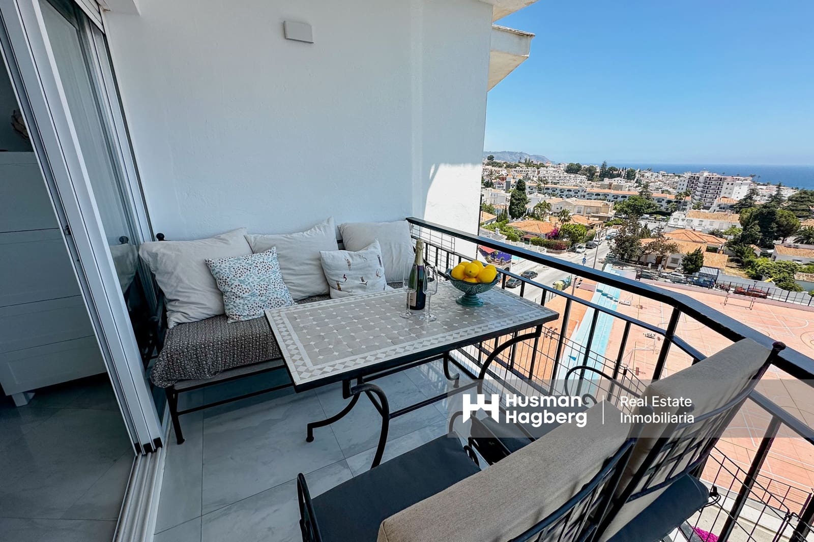 2 bedroom Apartment for sale in Nerja with pool - € 339,000 (Ref: 9902460)