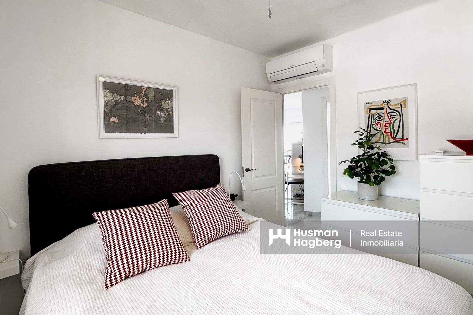 2 bedroom Apartment for sale in Nerja with pool - € 339,000 (Ref: 9902460)
