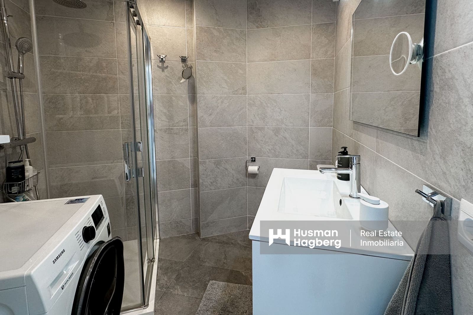 2 bedroom Apartment for sale in Nerja with pool - € 339,000 (Ref: 9902460)