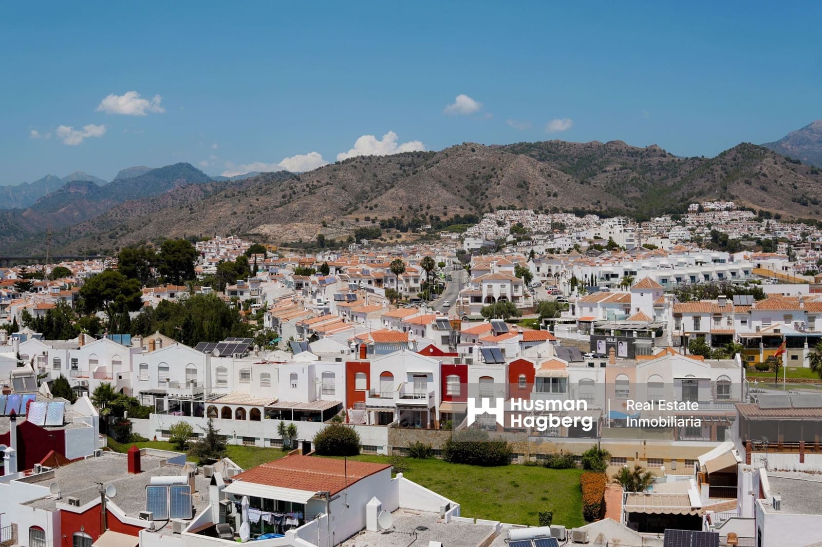 2 bedroom Apartment for sale in Nerja with pool - € 339,000 (Ref: 9902460)