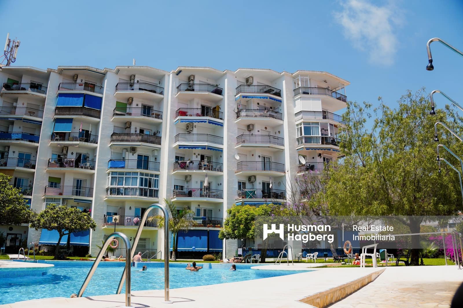 2 bedroom Apartment for sale in Nerja with pool - € 339,000 (Ref: 9902460)