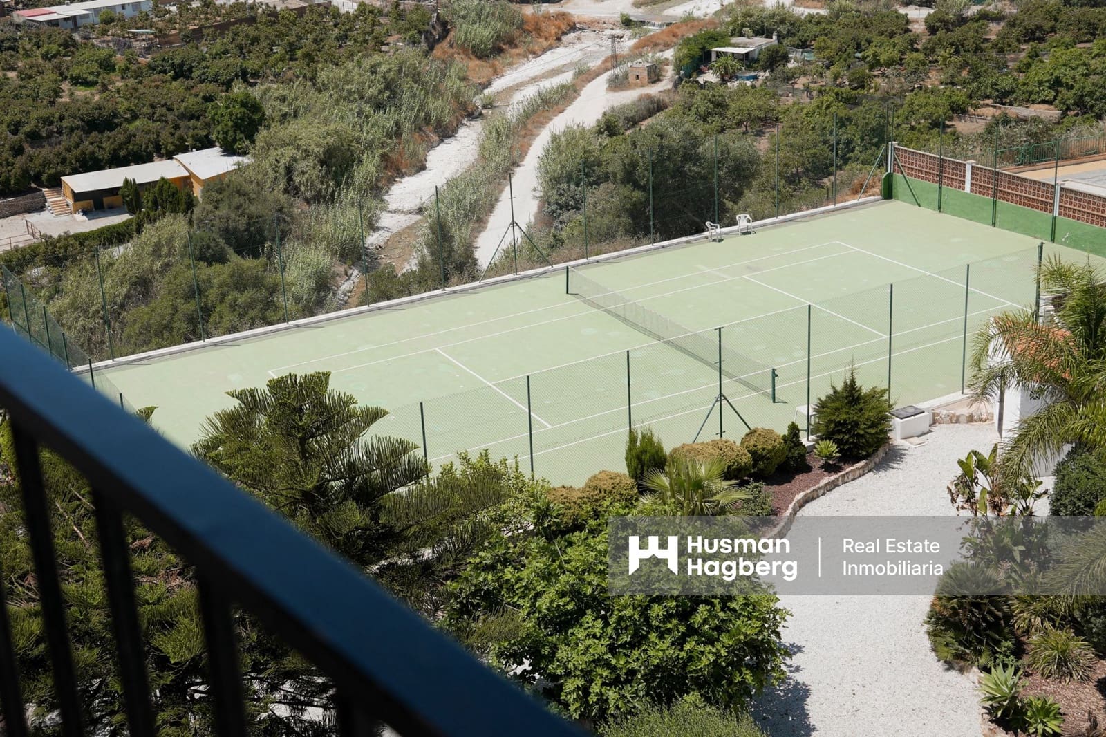 2 bedroom Apartment for sale in Nerja with pool - € 339,000 (Ref: 9902460)