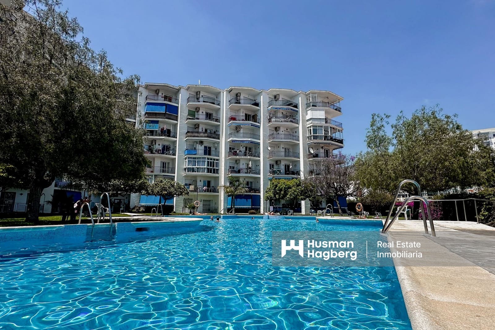 2 bedroom Apartment for sale in Nerja with pool - € 339,000 (Ref: 9902460)