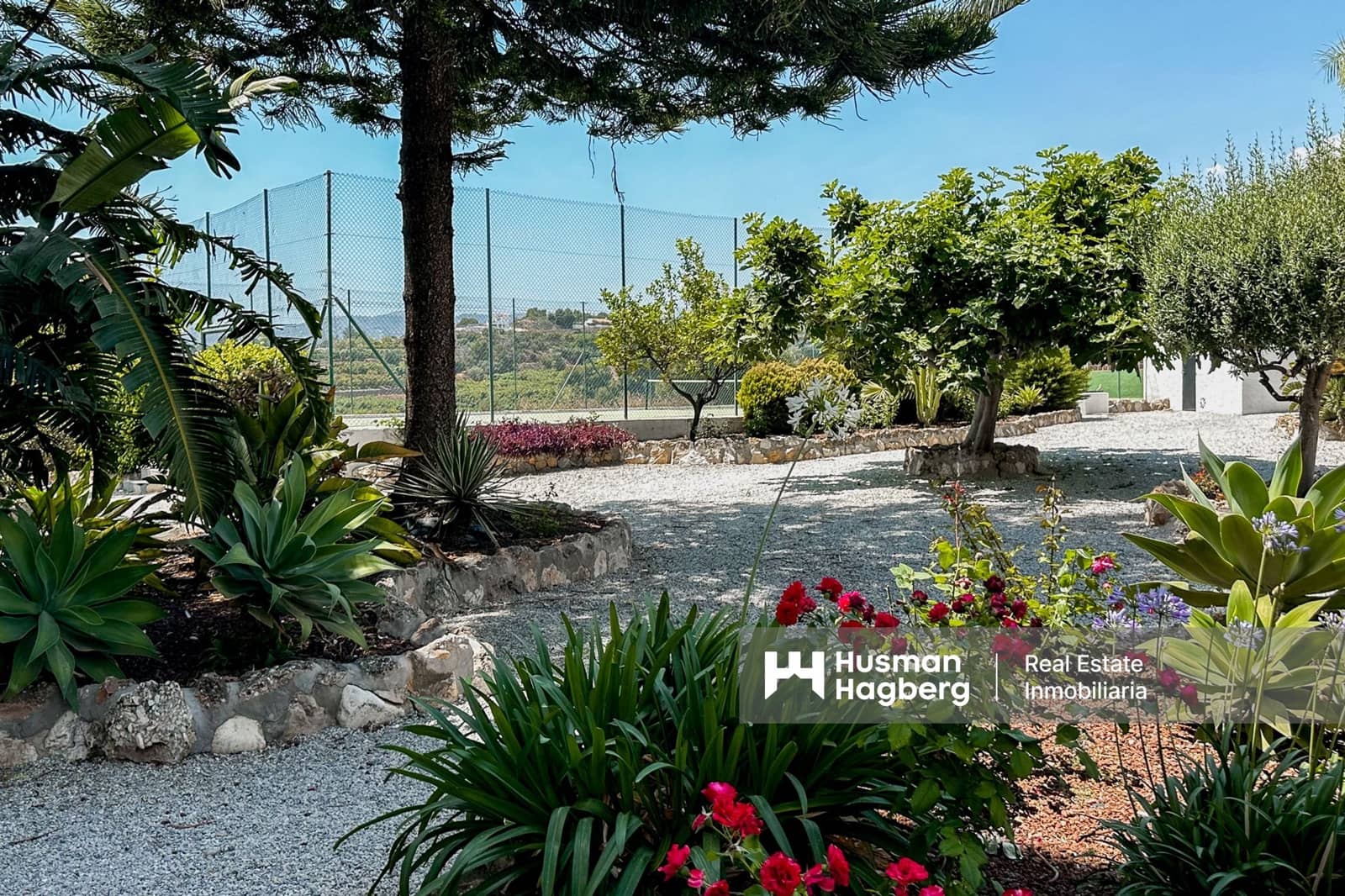 2 bedroom Apartment for sale in Nerja with pool - € 339,000 (Ref: 9902460)