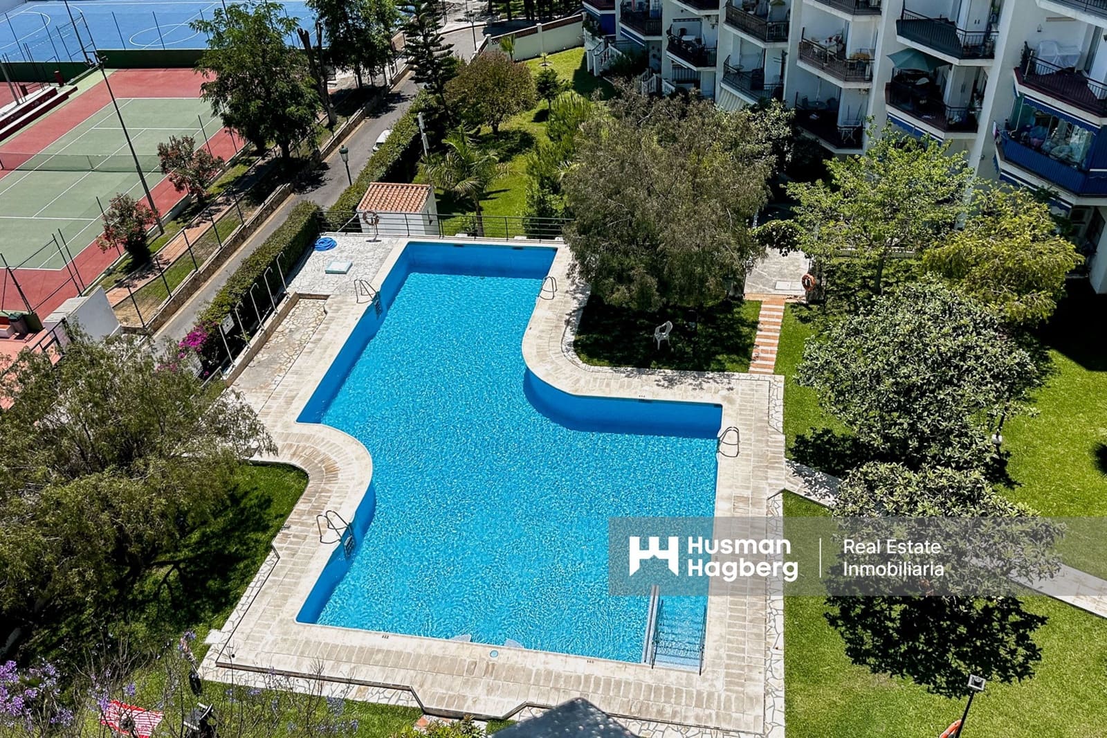 2 bedroom Apartment for sale in Nerja with pool - € 339,000 (Ref: 9902460)