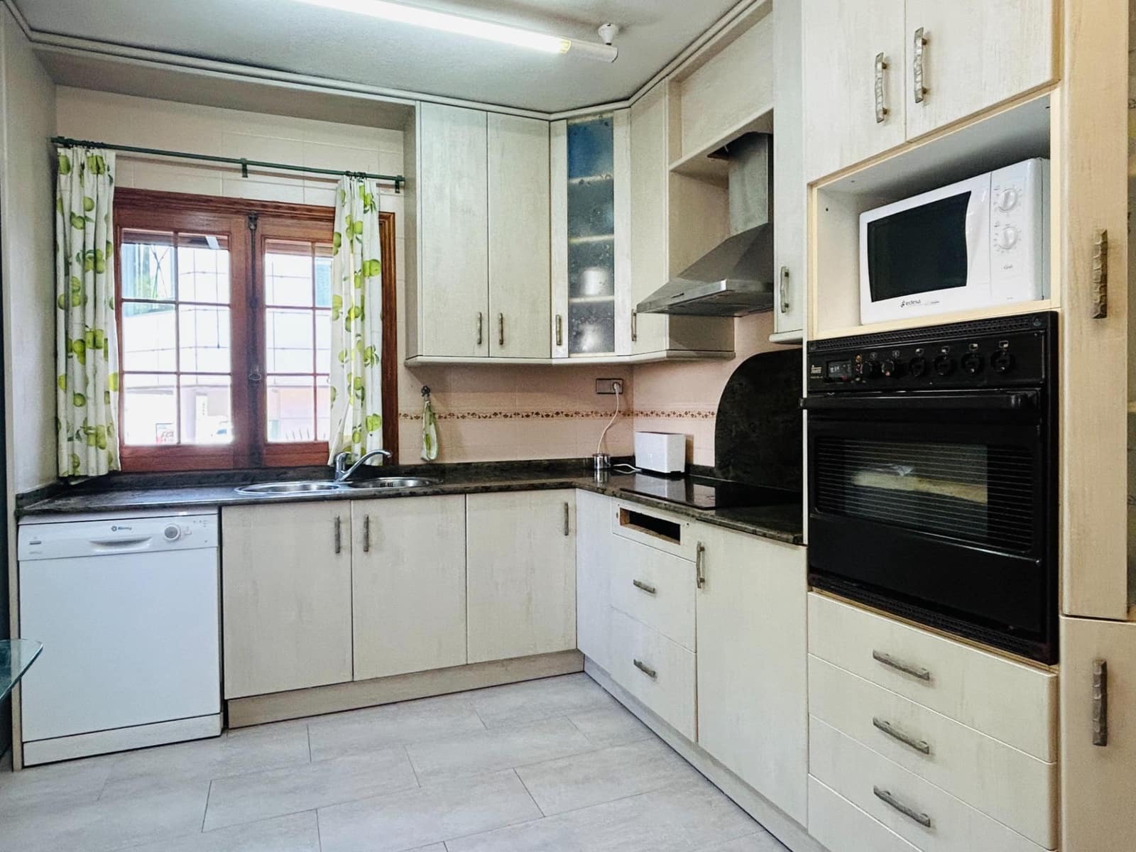 4 sovrum Villa till salu i San Pedro del Pinatar med garage - 429 000 € (Ref: 10005727)