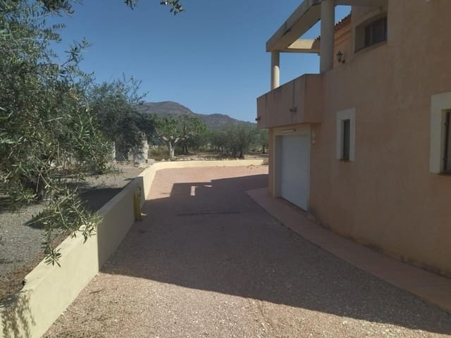 Finca/Herregård til salgs i Moratalla med svømmebasseng garasje - € 295 000 (Ref: 8233345)