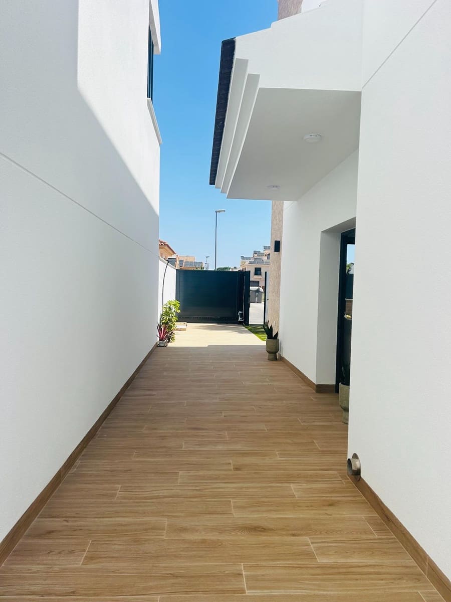 3 sypialnia Willa na sprzedaż w San Pedro del Pinatar z basenem - 479 900 € (Ref: 8678080)