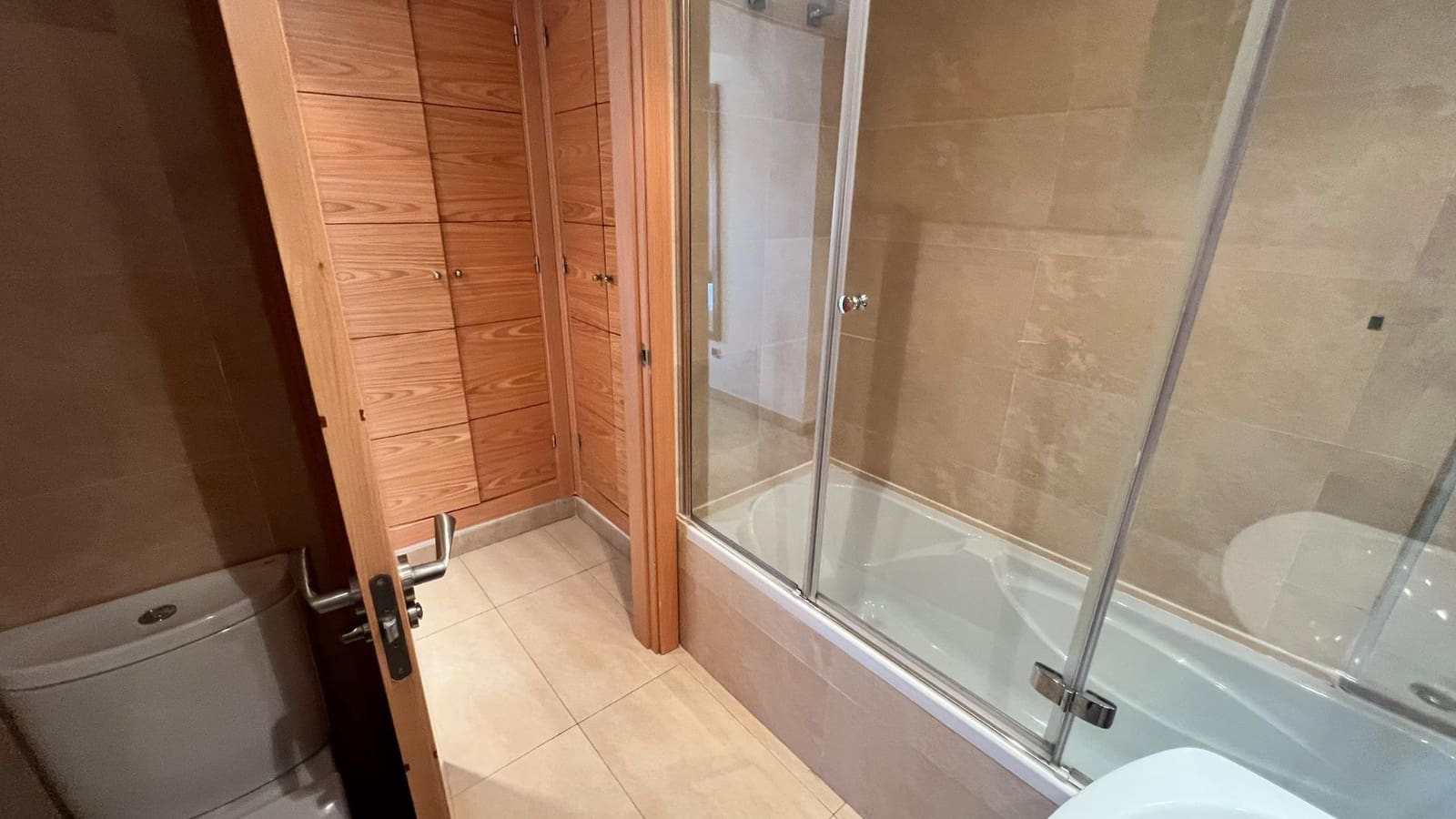 Apartamento de 2 habitaciones en Los Alcázares en venta con piscina garaje - 134.300 € (Ref: 9036690)