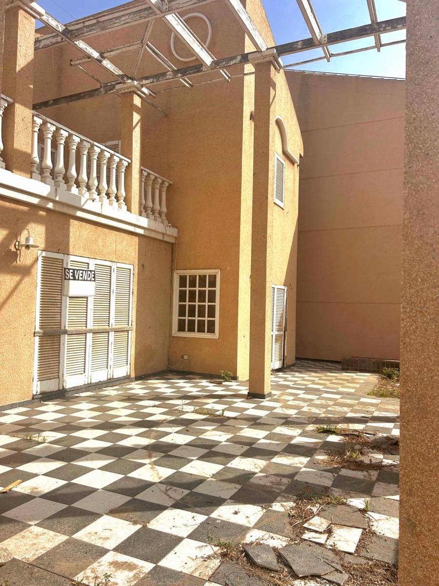 Chalet de 8 habitaciones en San Javier en venta - 450.000 € (Ref: 9065312)