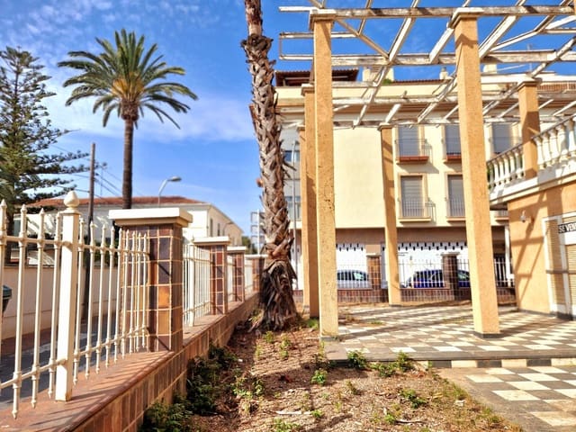 Chalet de 8 habitaciones en San Javier en venta - 450.000 € (Ref: 9065312)