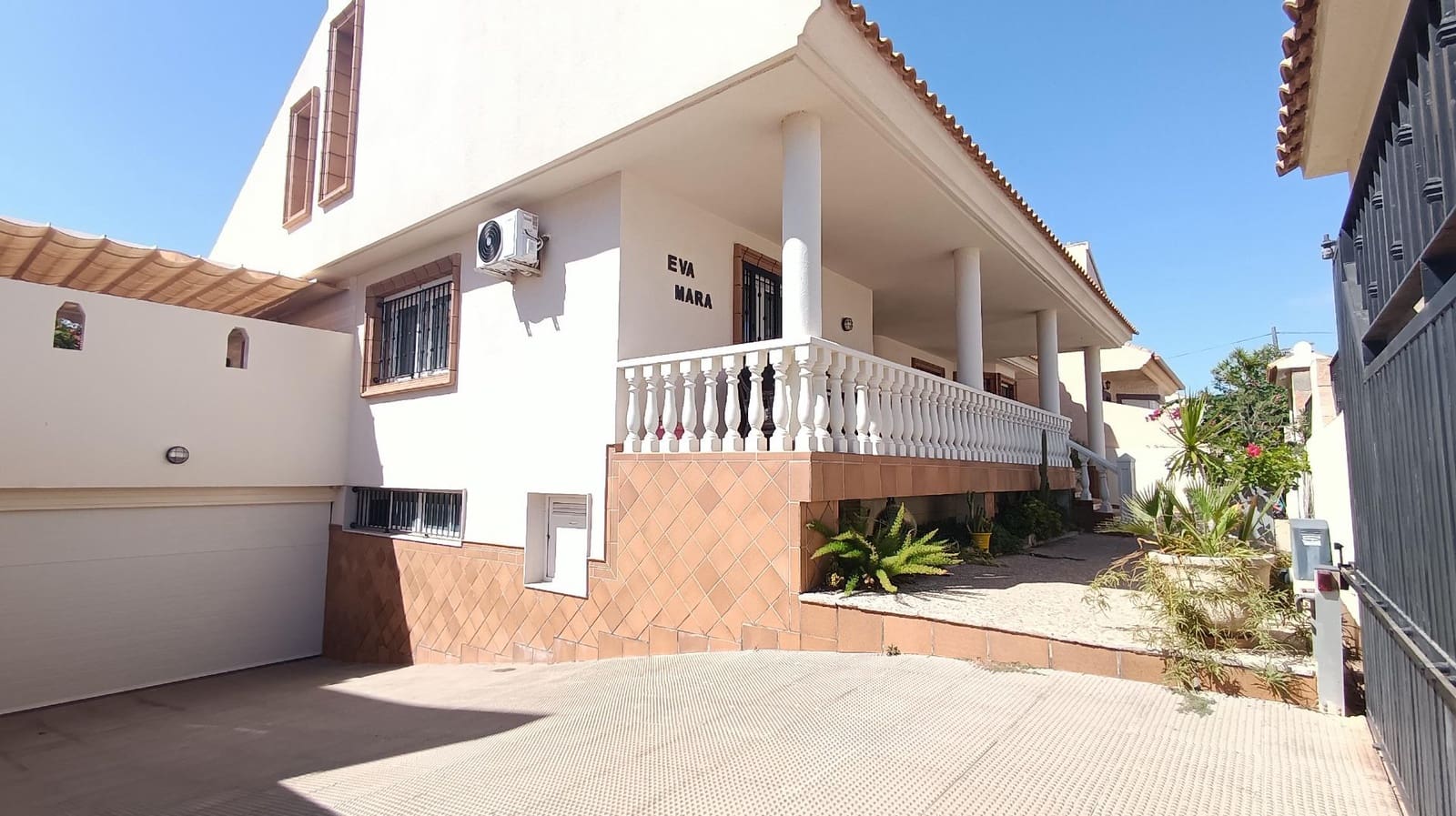 4 bedroom Villa for sale in San Pedro del Pinatar with garage - € 499,900 (Ref: 9243049)