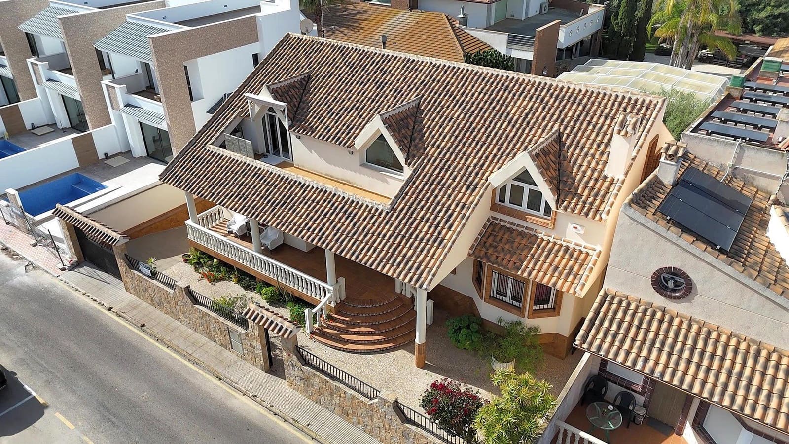 4 bedroom Villa for sale in San Pedro del Pinatar with garage - € 499,900 (Ref: 9243049)