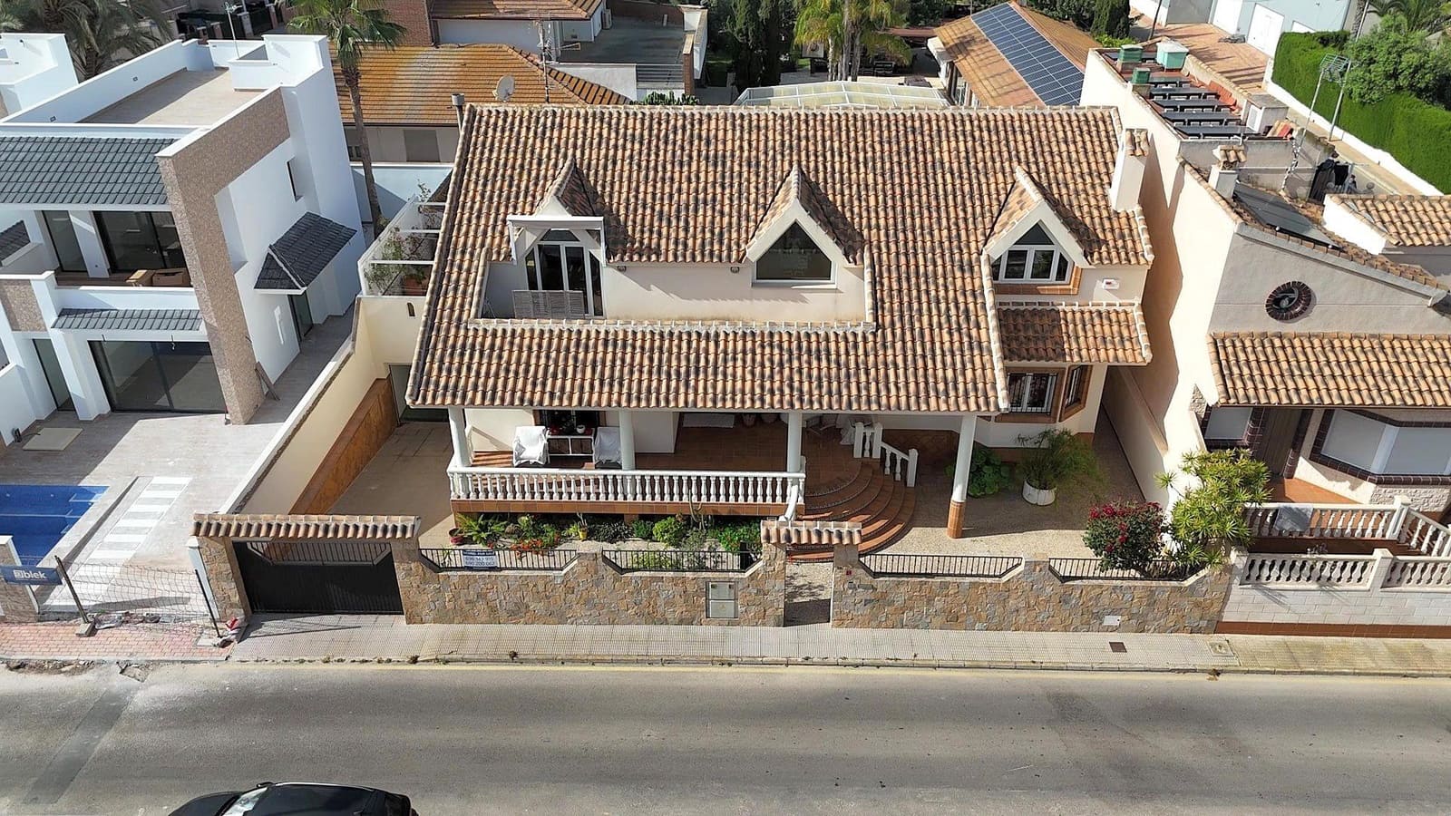 4 bedroom Villa for sale in San Pedro del Pinatar with garage - € 499,900 (Ref: 9243049)