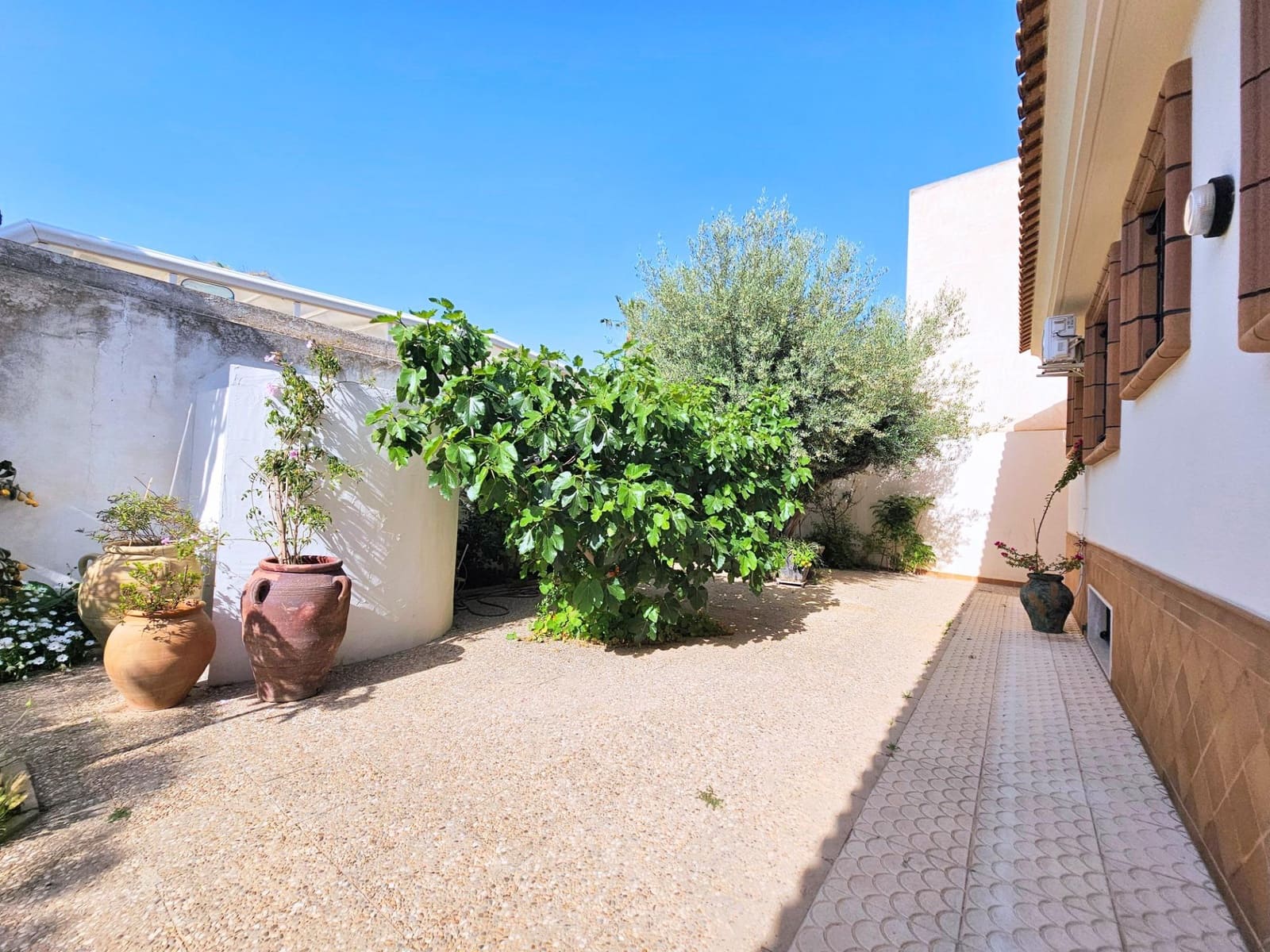 4 bedroom Villa for sale in San Pedro del Pinatar with garage - € 499,900 (Ref: 9243049)