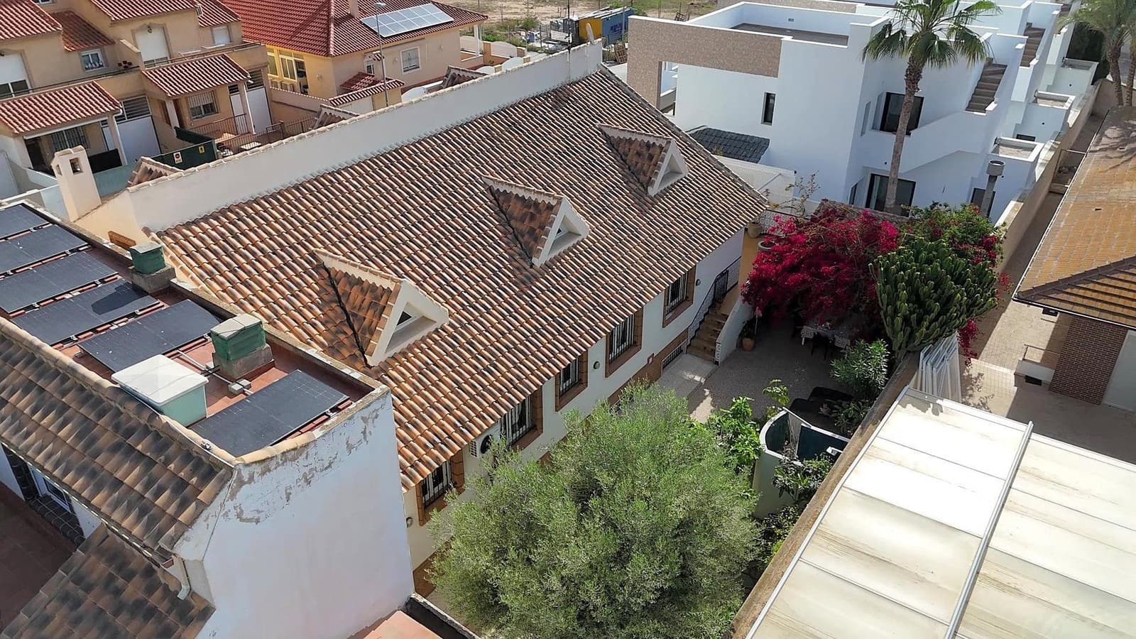 4 bedroom Villa for sale in San Pedro del Pinatar with garage - € 499,900 (Ref: 9243049)