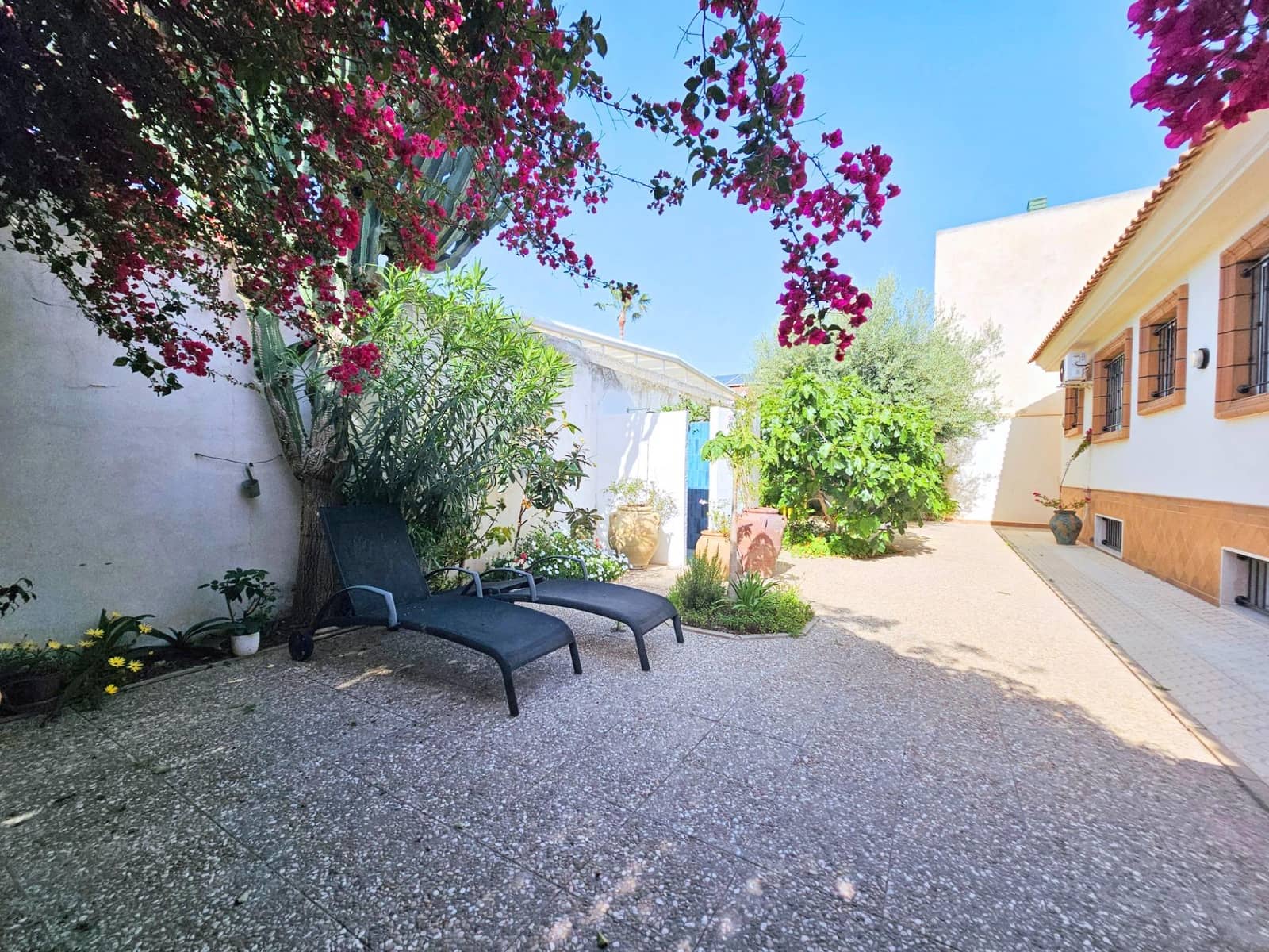 4 bedroom Villa for sale in San Pedro del Pinatar with garage - € 499,900 (Ref: 9243049)