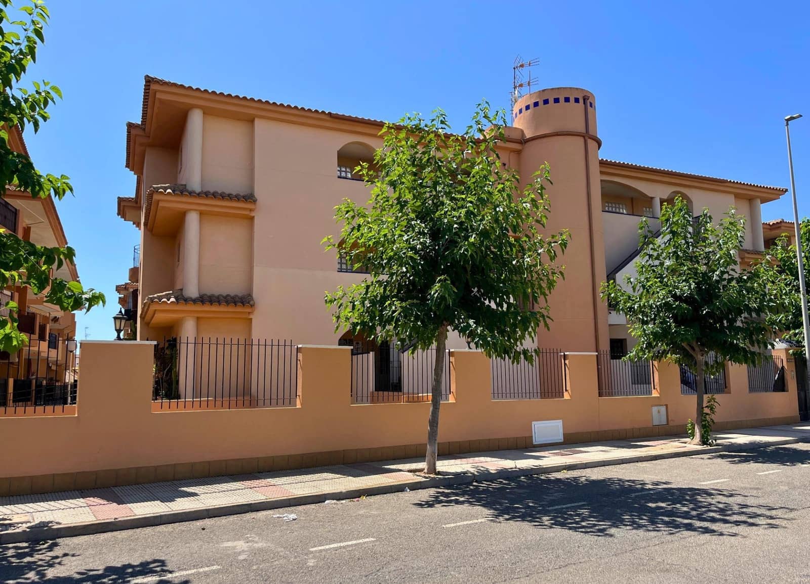 2 bedroom Apartment for sale in Los Alcazares with pool garage - € 166,000 (Ref: 9833753)