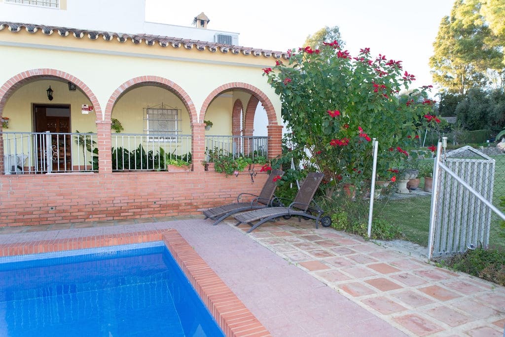 4 soveværelse Finca/Landehus til salg i San Pablo de Buceite med swimmingpool garage - € 430.000 (Ref: 8132599)