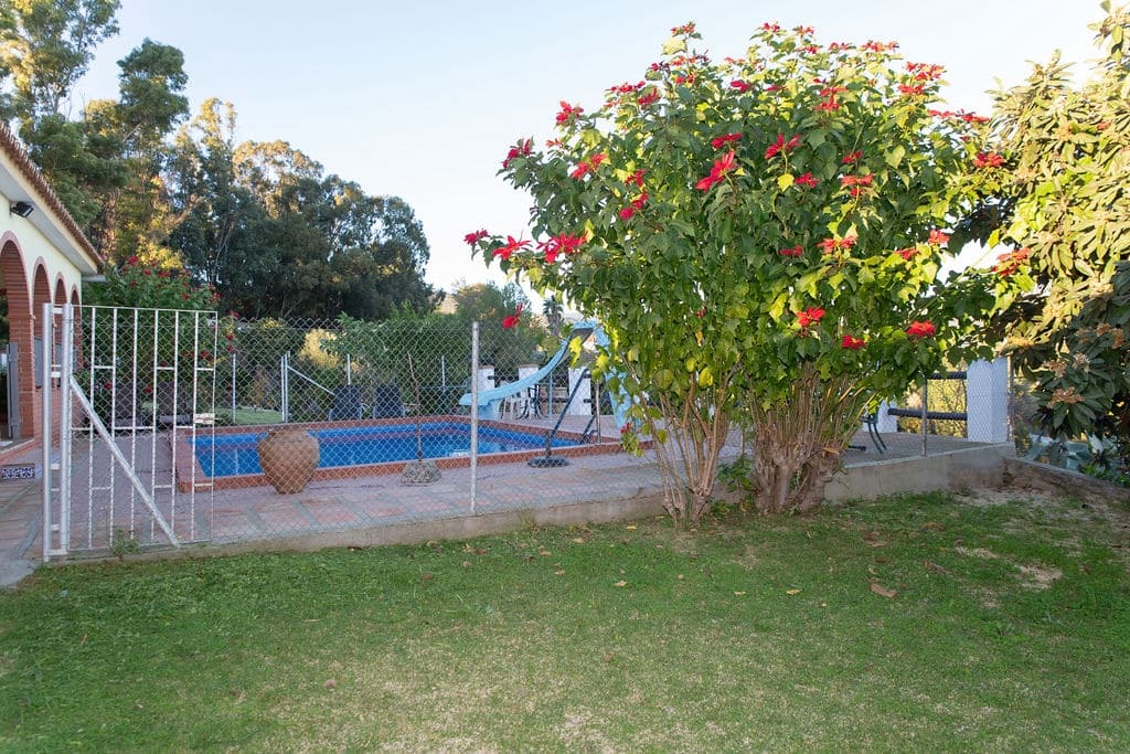 4 soveværelse Finca/Landehus til salg i San Pablo de Buceite med swimmingpool garage - € 430.000 (Ref: 8132599)