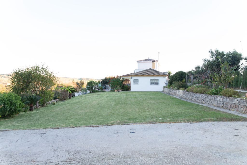 4 soveværelse Finca/Landehus til salg i San Pablo de Buceite med swimmingpool garage - € 430.000 (Ref: 8132599)