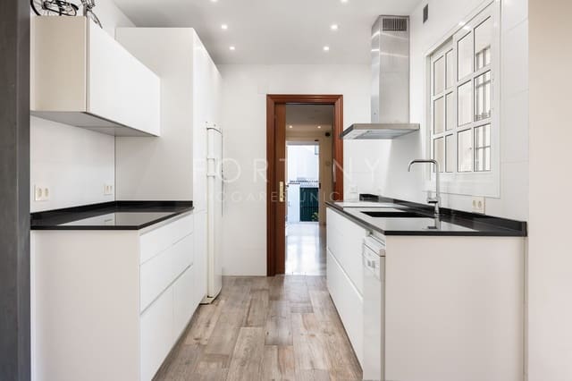 Casa de 4 habitaciones en Pedregalejo, Málaga ciudad en alquiler con garaje - 3.000 € (Ref: 9709499)