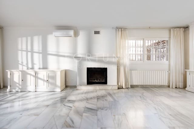 Casa de 4 habitaciones en Pedregalejo, Málaga ciudad en alquiler con garaje - 3.000 € (Ref: 9709499)