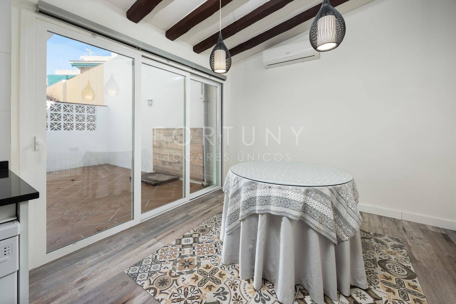 4 bedroom Townhouse for rent in Malaga city with garage - € 3,000 (Ref: 9709499)