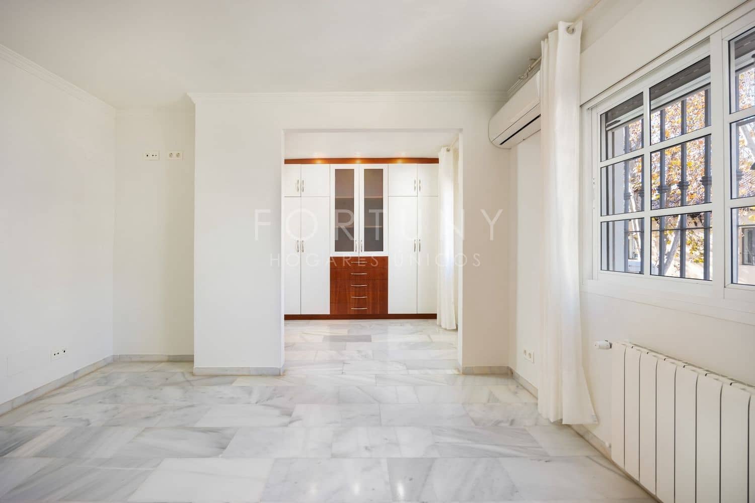 4 bedroom Townhouse for rent in Malaga city with garage - € 3,000 (Ref: 9709499)