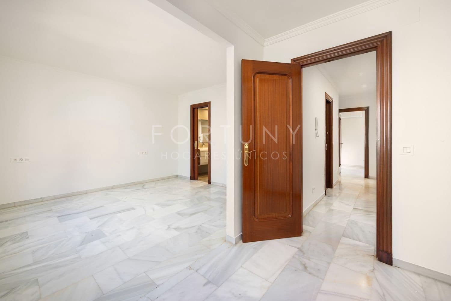 4 bedroom Townhouse for rent in Malaga city with garage - € 3,000 (Ref: 9709499)