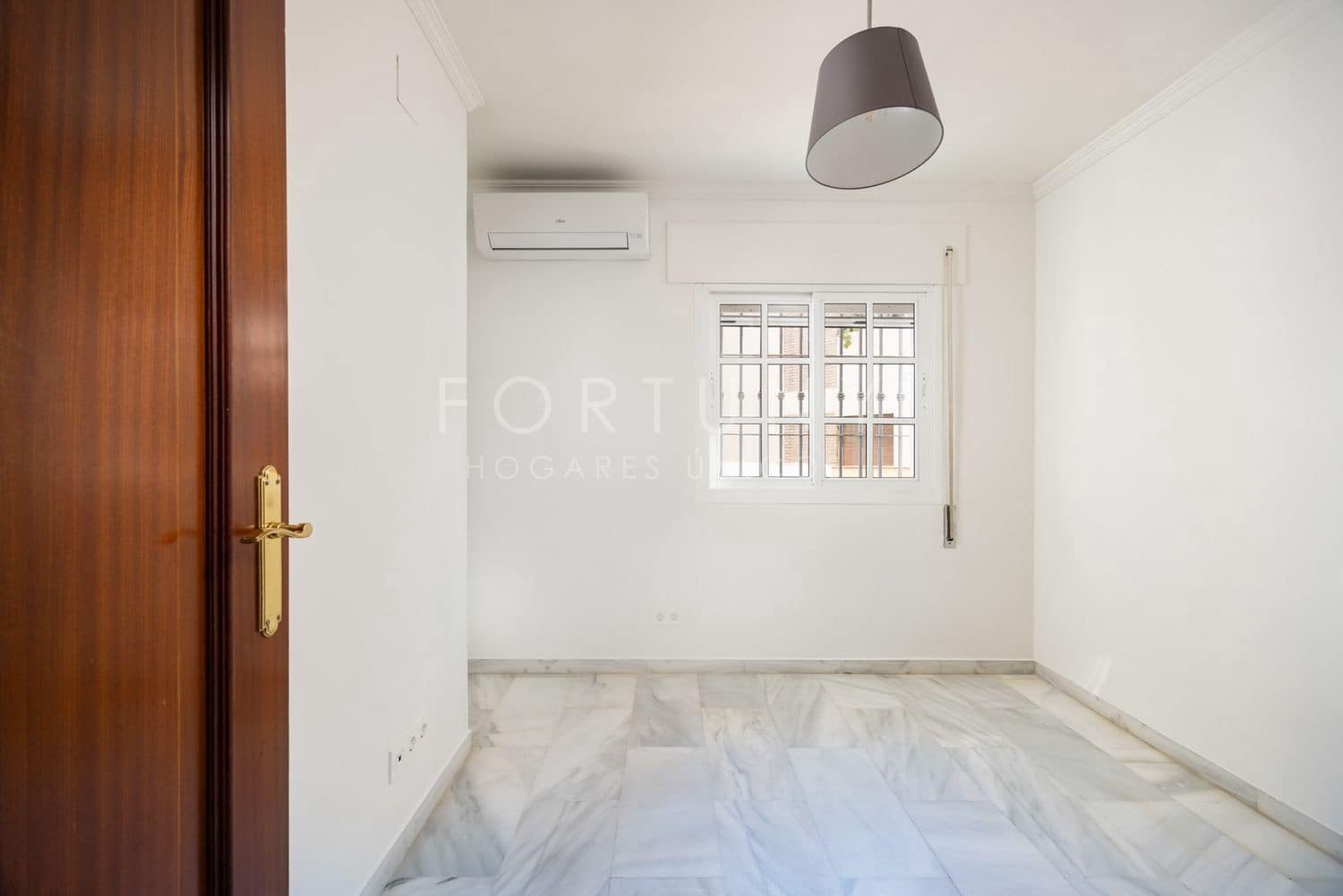 4 bedroom Townhouse for rent in Malaga city with garage - € 3,000 (Ref: 9709499)