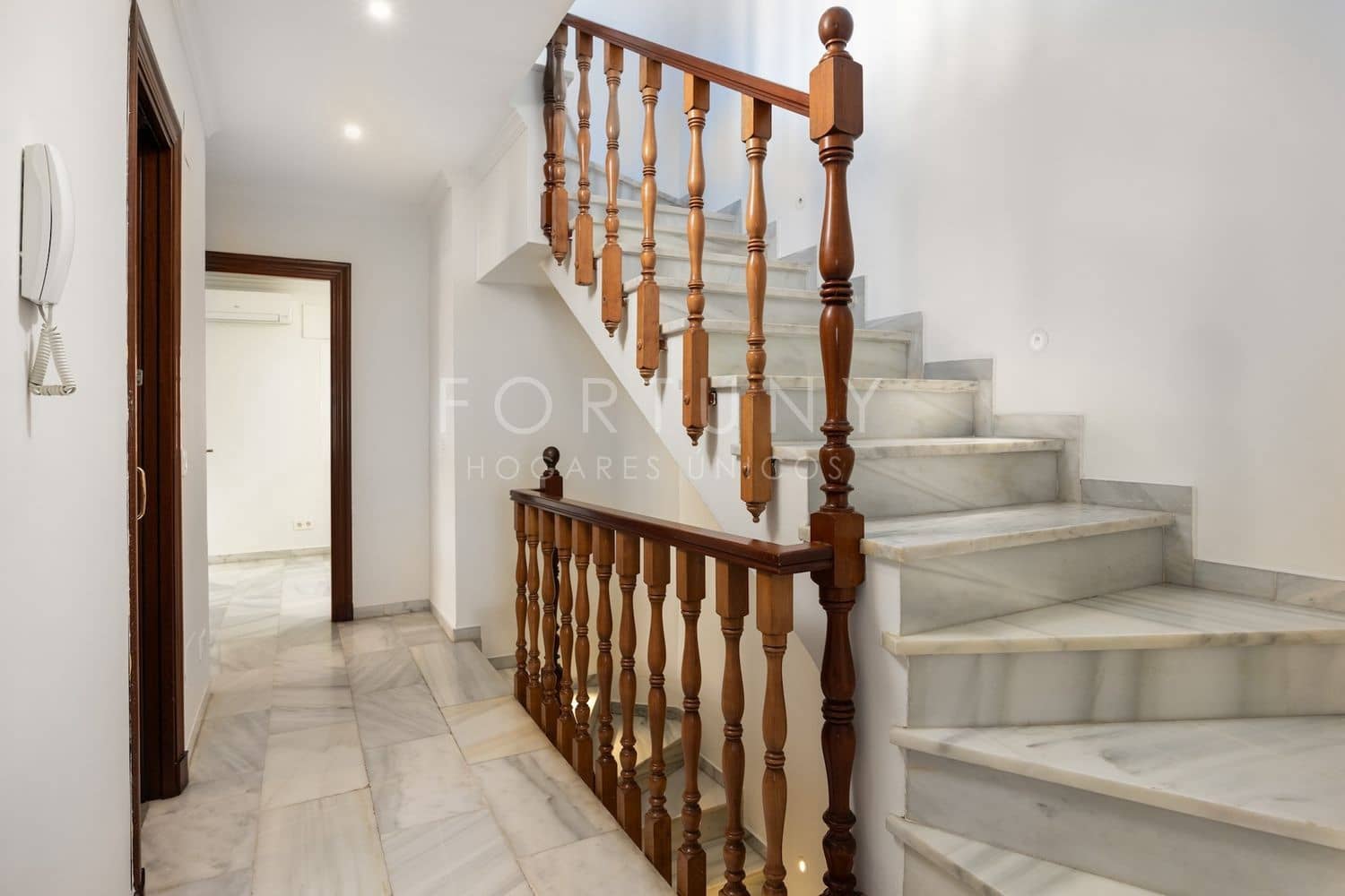 4 bedroom Townhouse for rent in Malaga city with garage - € 3,000 (Ref: 9709499)