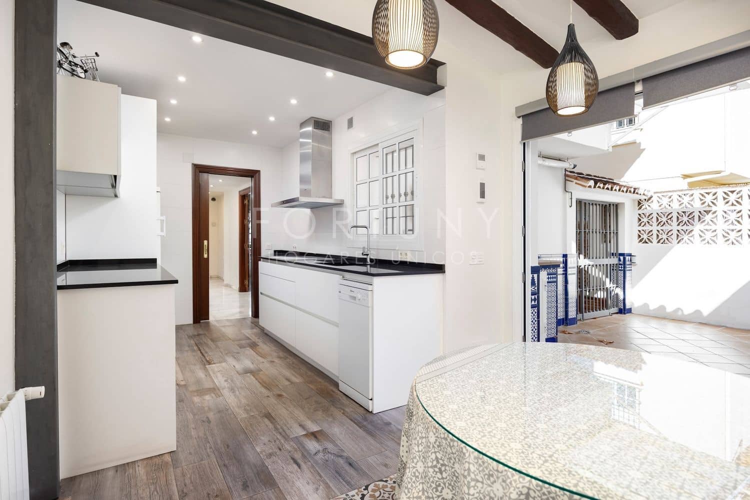 4 bedroom Townhouse for rent in Malaga city with garage - € 3,000 (Ref: 9709499)