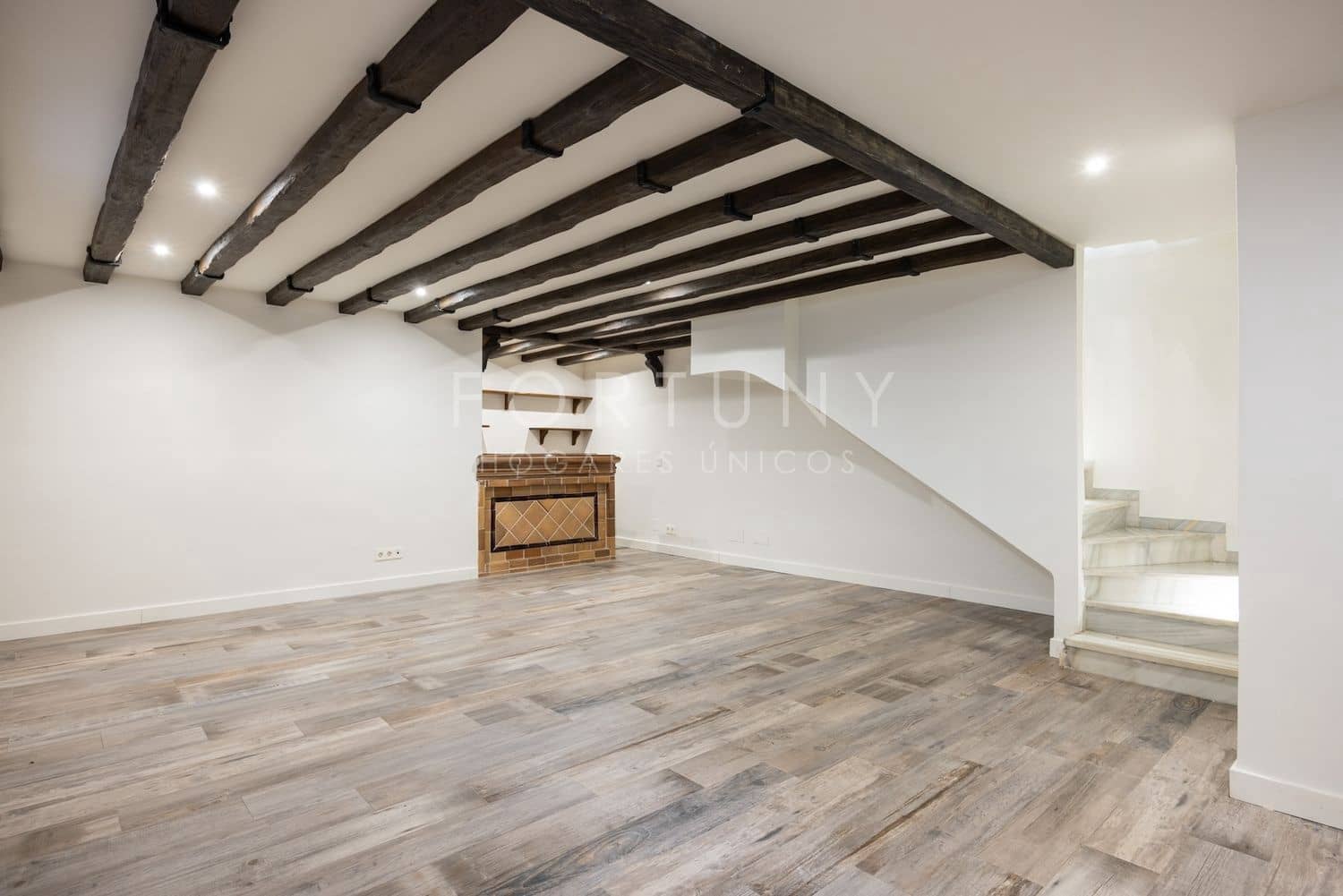 4 bedroom Townhouse for rent in Malaga city with garage - € 3,000 (Ref: 9709499)