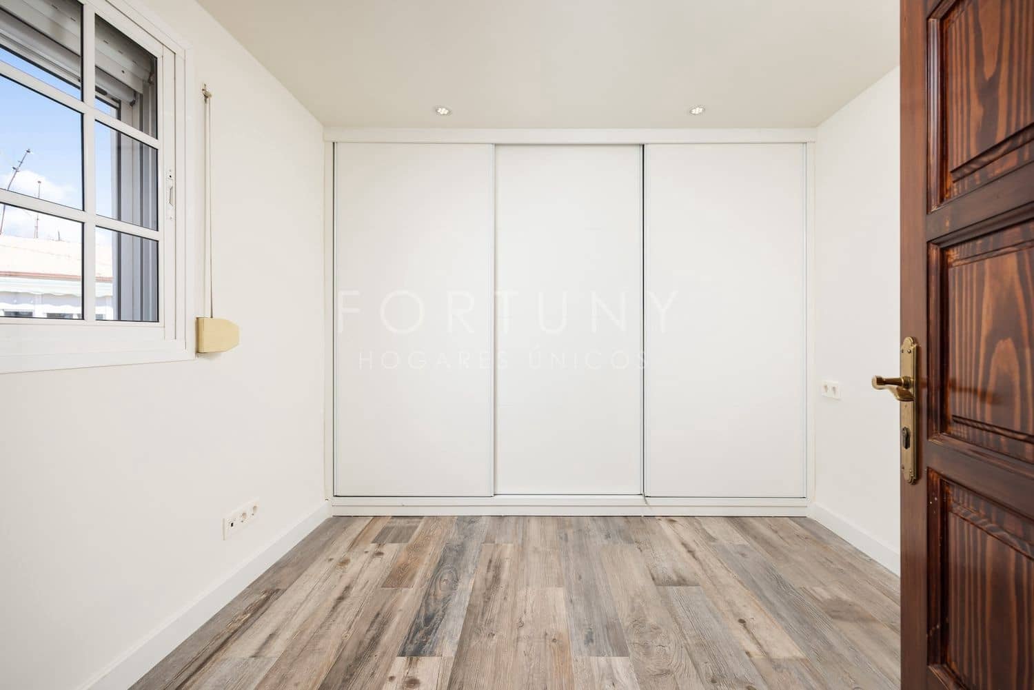 4 bedroom Townhouse for rent in Malaga city with garage - € 3,000 (Ref: 9709499)