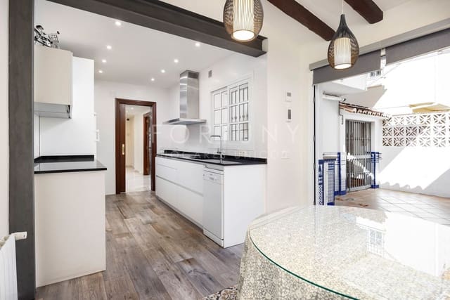 Casa de 4 habitaciones en Pedregalejo, Málaga ciudad en alquiler con garaje - 3.000 € (Ref: 9709499)