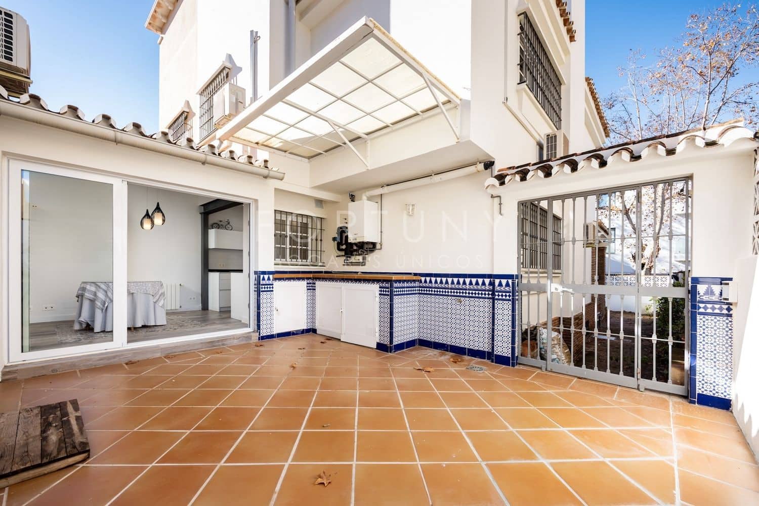 4 bedroom Townhouse for rent in Malaga city with garage - € 3,000 (Ref: 9709499)