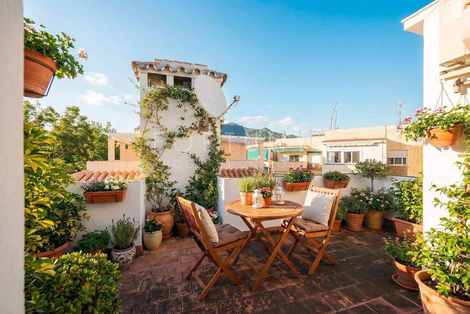 4 bedroom Townhouse for rent in Malaga city with garage - € 3,000 (Ref: 9709499)