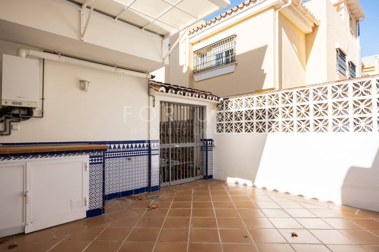4 bedroom Townhouse for rent in Malaga city with garage - € 3,000 (Ref: 9709499)